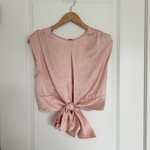 Ro & De Pink Sleeveless V Neck Silk Crop Blouse with Tie Back Medium - Picture 3 of 3